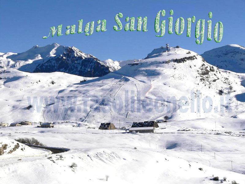 Malga San Giorgio,la conca di San Giorgio con la pista Belvedere che scende da cima Gaibana, sullo sfondo a sinistra il monte Carega