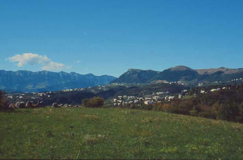 Erbezzo - vista del Corno Monco,Corno Aquilio,e sullo sfondo il M.te Baldo.