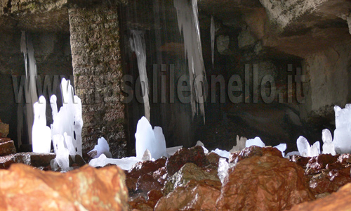 Fantasmi di ghiaccio nella grotta del ciabattino.