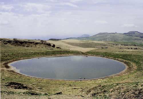 Podesteria, uno sguardo verso ovest,Castelberto il Corno Monco e l'Aquilio.