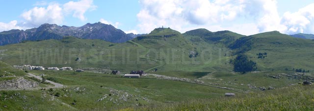 Malga san giorgio punto di partenza per la scoperta delle orme dei dinosauri teropodi a passo Malera.