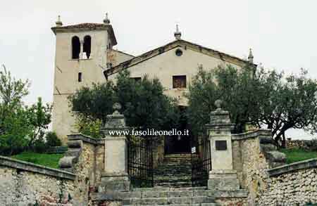 Sulla sommità del Monte Cavro sorge l'eremo di San Rocchetto, sorto originariamente a ricordo del Calvario voluto dalla Compagnia del Santo Sepolcro nel 1500 ca